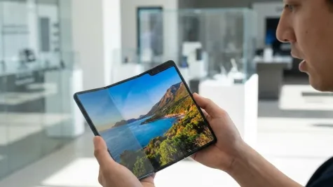 Samsung Ka Kamaal: 3 Baar Fold Hone Wala Phone! 10-Inch Screen Ka Jaadu